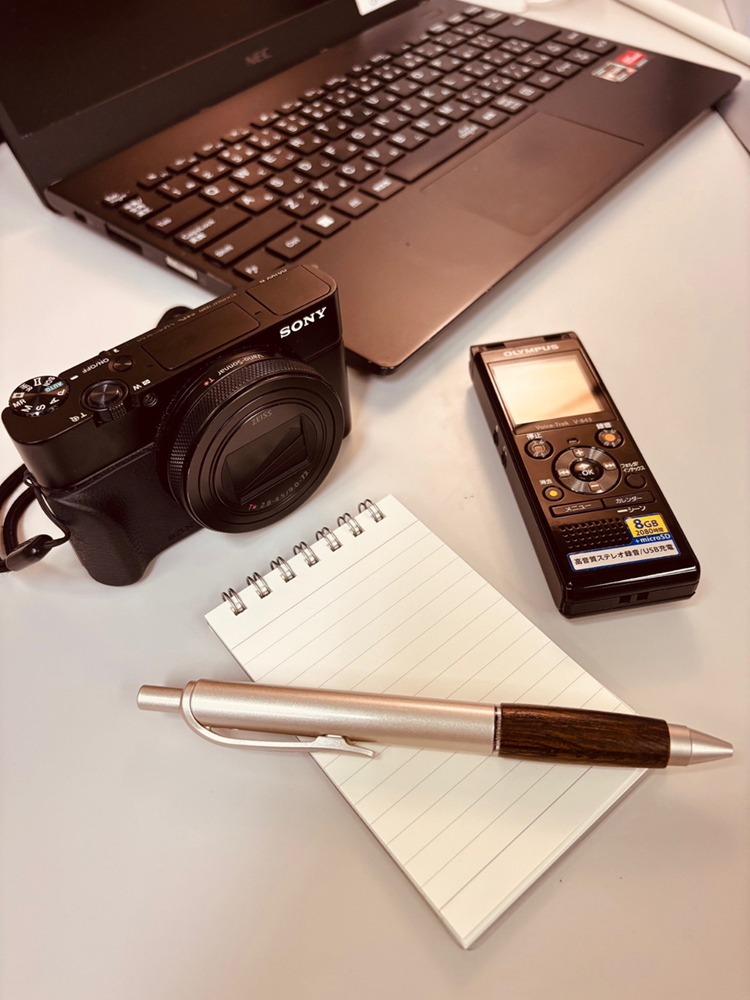 記者クラブの机