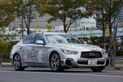 自動運転の公道テストを開始した日産の実験車両