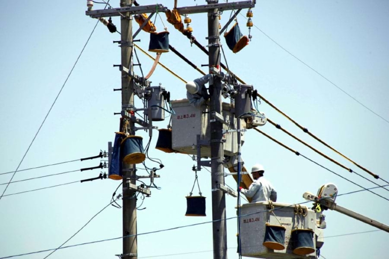 電気を守る人材が不足する懸念。経産省、業界認知度向上と有資格者活用へ｜電気新聞