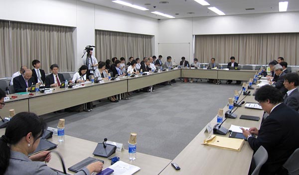 第５次エネルギー基本計画の素案について議論した基本政策部会（１６日、東京・霞が関）