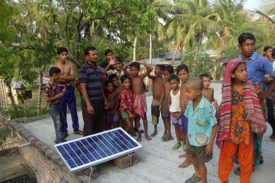 バングラデシュの無電化地域に急速に普及した太陽光。発電の「無駄」をP2P取引で解決