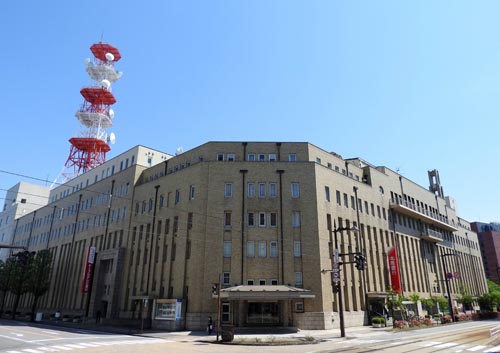 国の登録有形文化財に登録されることになった富山電気ビル（正面入り口から右が本館、左が新館）