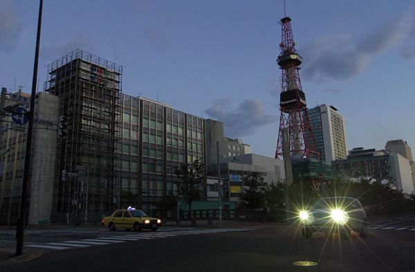 地震による影響で停電した札幌市内（６日未明）