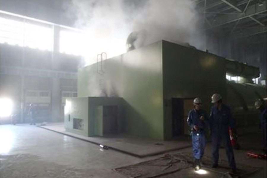 ８日の会見で明らかにされた苫東厚真４号機タービンの出火直後の状況（北海道電力提供）
