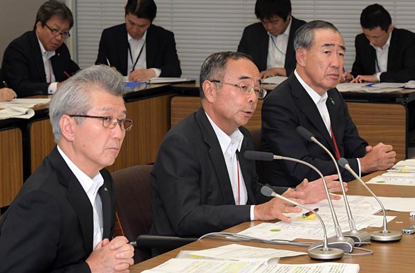 　◇ＡＴＥＮＡ発足 　原子力産業界は発電所の安全性をより高い水準に引き上げる目的で、新たな組織「原子力エネルギー協議会」（ＡＴＥＮＡ）を７月１日に設立した。発電事業者、プラントメーカー、関係機関など原子力産業界全体が関わり、共通課題に取り組む。写真は６月１５日に行われた設立会見（東京・大手町）