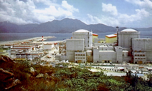 中国の大亜湾原子力発電所（写真はウィキペディアコモンズより）