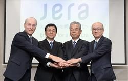 4月に完全統合を果たしたJERAは経営陣も新体制となった(右から垣見祐二前社長、小野田聡社長、佐野敏弘会長、ヘンドリック・ゴーデンカー取締役・上級副社長)
