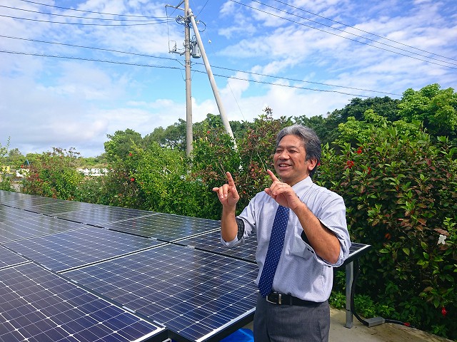 系統と調和する再エネ導入を目指し、電気と給湯のアズ・ア・サービスを沖縄で展開する比嘉直人社長