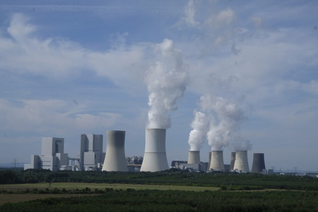 コロナ禍で世界の原子力発電所建設に遅延 電力需要減長期化が投資に影響も 電気新聞ウェブサイト