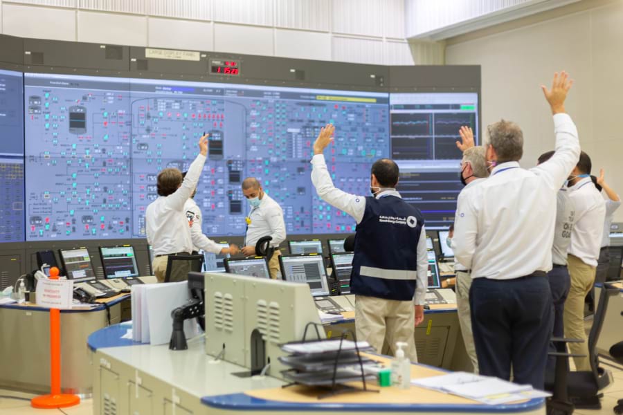 運転を開始したバラカ1号機の中央制御室