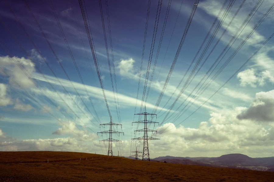 広域機関、連系線増強で３案を優先検討。北海道～本州間の直流送電など｜電気新聞