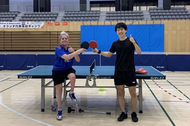 東京パラ卓球金メダルのオランダ選手をサポート　関電工・竹之内亮佑さん｜電気新聞