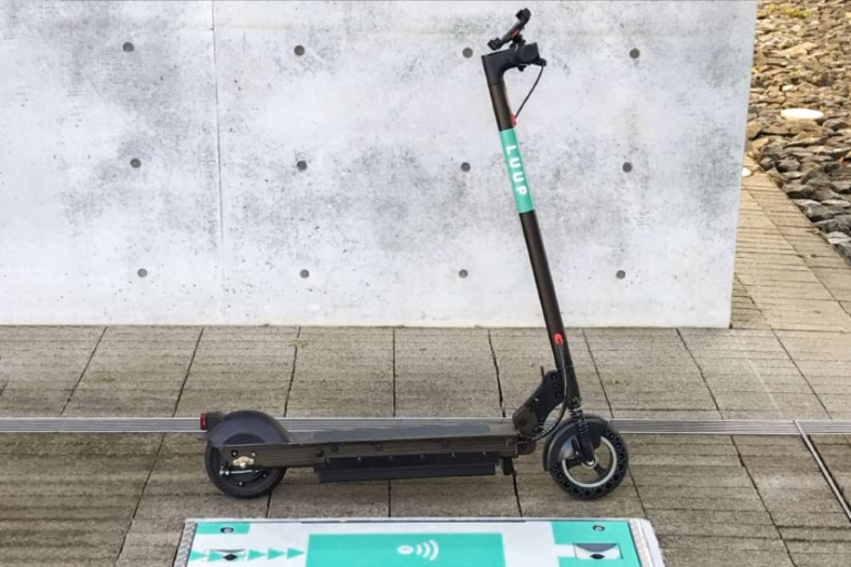 電動キックボードの無線充電ポート、古河電工と大林組が開発｜電気新聞