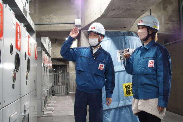 電力系ユーチューバー・伊藤さんが東京電力ＰＧ設備を見学｜電気新聞