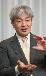 鈴木 一人氏
