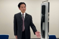 開発中のマター対応製品を紹介する美和ロックの担当者