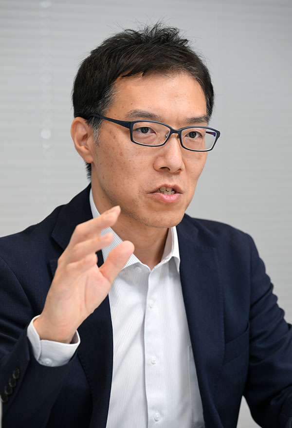 萩原輝彰氏