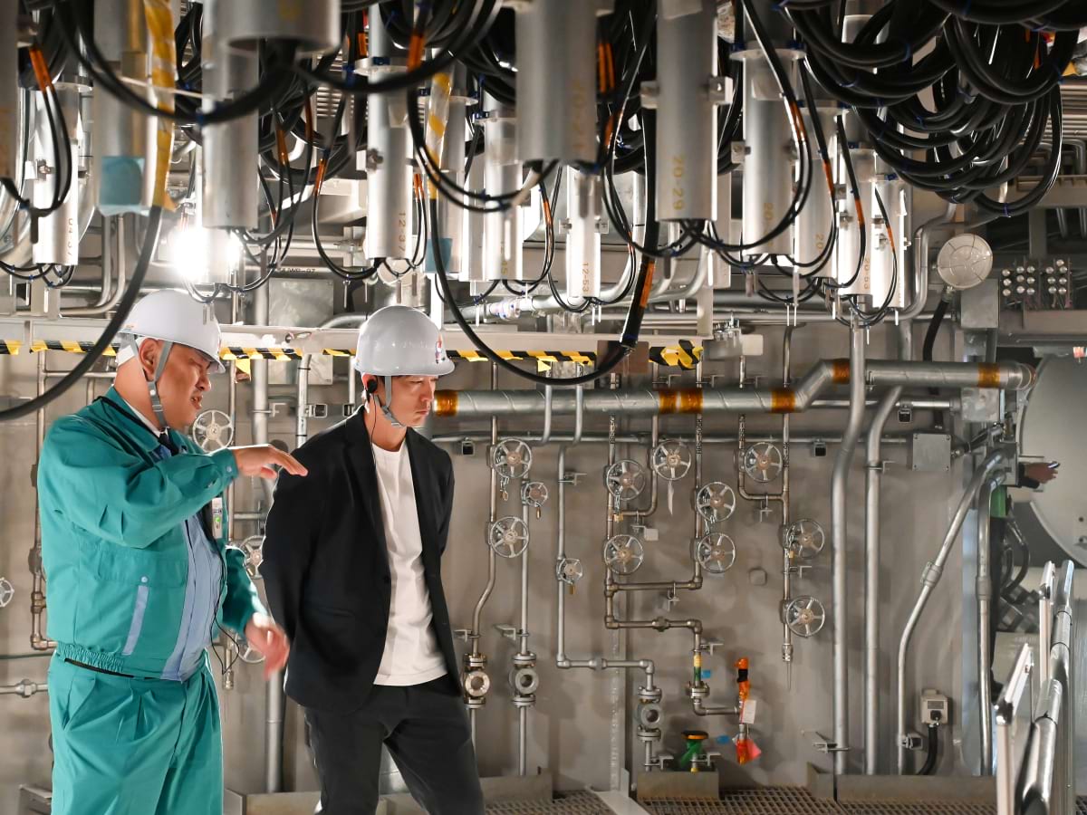 圧力容器の下側の様子も見て回った｜和田毅さん、島根原子力発電所を視察