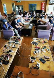 第65回「でんきのある生活」写真賞・最優秀賞「ありがたい充電サービス」