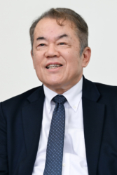 山本 隆三氏