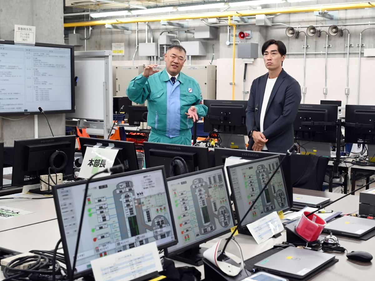 緊対所の役割などについて説明を受けた｜和田毅さん、島根原子力発電所を視察